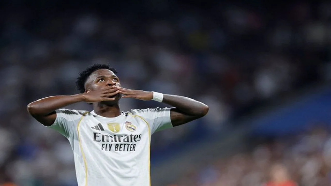 فينيسيوس يجدد عقده مع ريال مدريد ويعزز مركزه الأساسي في الفريق